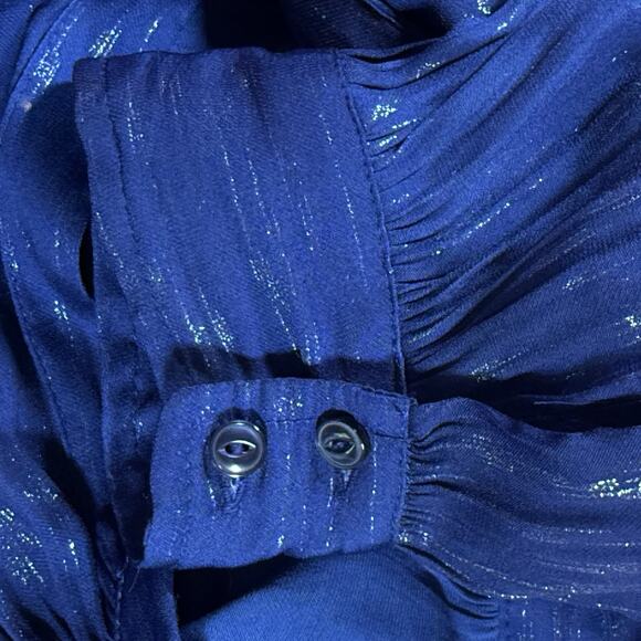 Current Air Navy and Silvery Shimmer Ruffled Sleeve Blouse Top Sz M V Neck HiLo - Picture 10 of 13